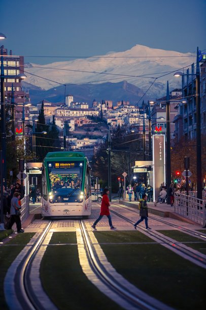 CAF CIERRA DOS CONTRATOS CON LAS CIUDADES DE GRANADA Y MILÁN